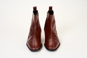 Ajadi Boots in Brown Leather with Side Zipper and Black Leather Soles